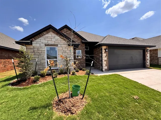 Photo 2 — 1320 Colonial Avenue, Tuttle, OK 73089
