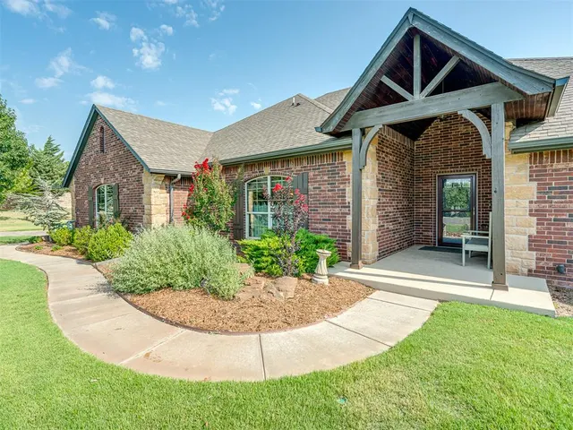 Photo 6 — 1275 Stone Ridge Drive, Edmond, OK 73034