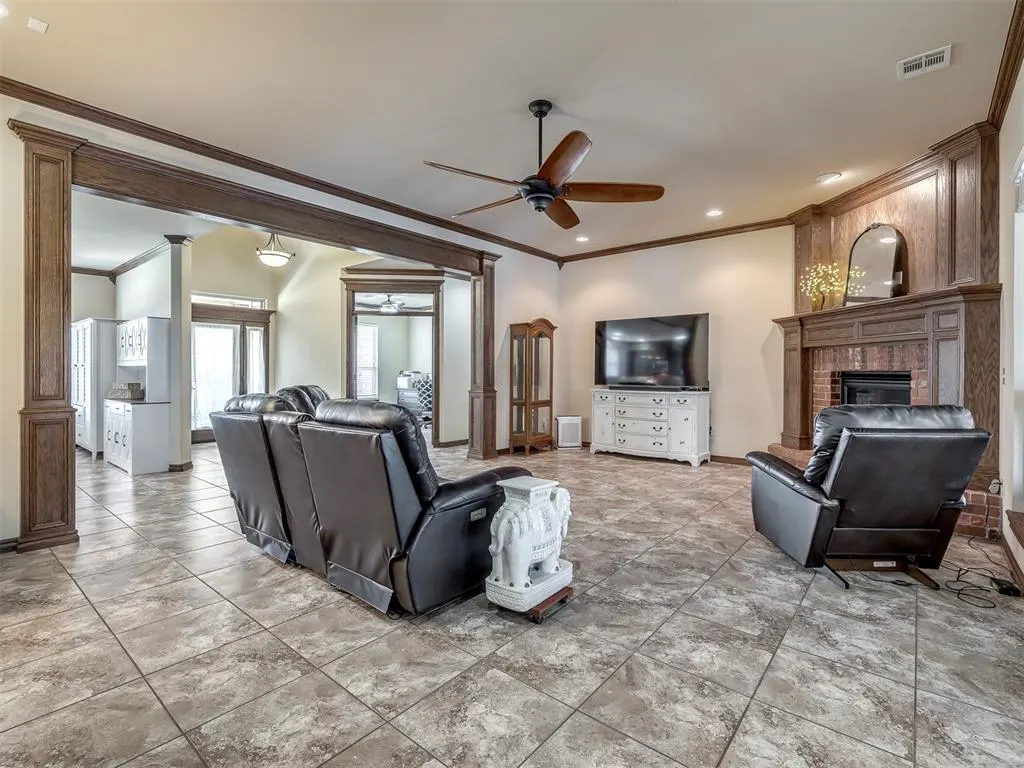 Photo 8 — 7701 Deer Meadow Drive, Oklahoma City, OK 73150