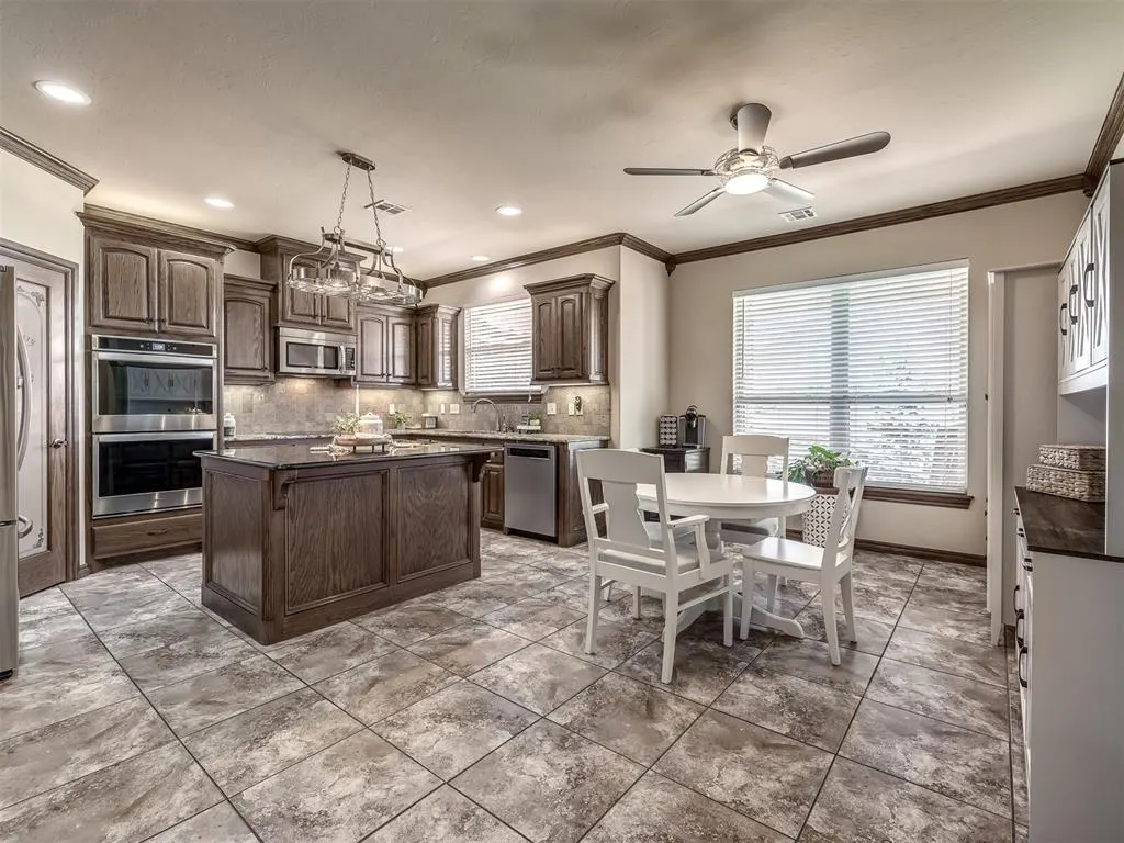 Photo 11 — 7701 Deer Meadow Drive, Oklahoma City, OK 73150