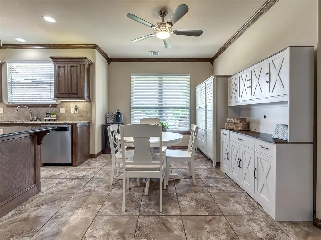 Photo 13 — 7701 Deer Meadow Drive, Oklahoma City, OK 73150