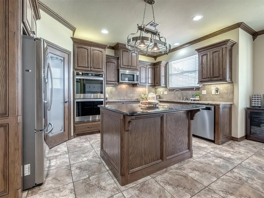 Photo 14 — 7701 Deer Meadow Drive, Oklahoma City, OK 73150