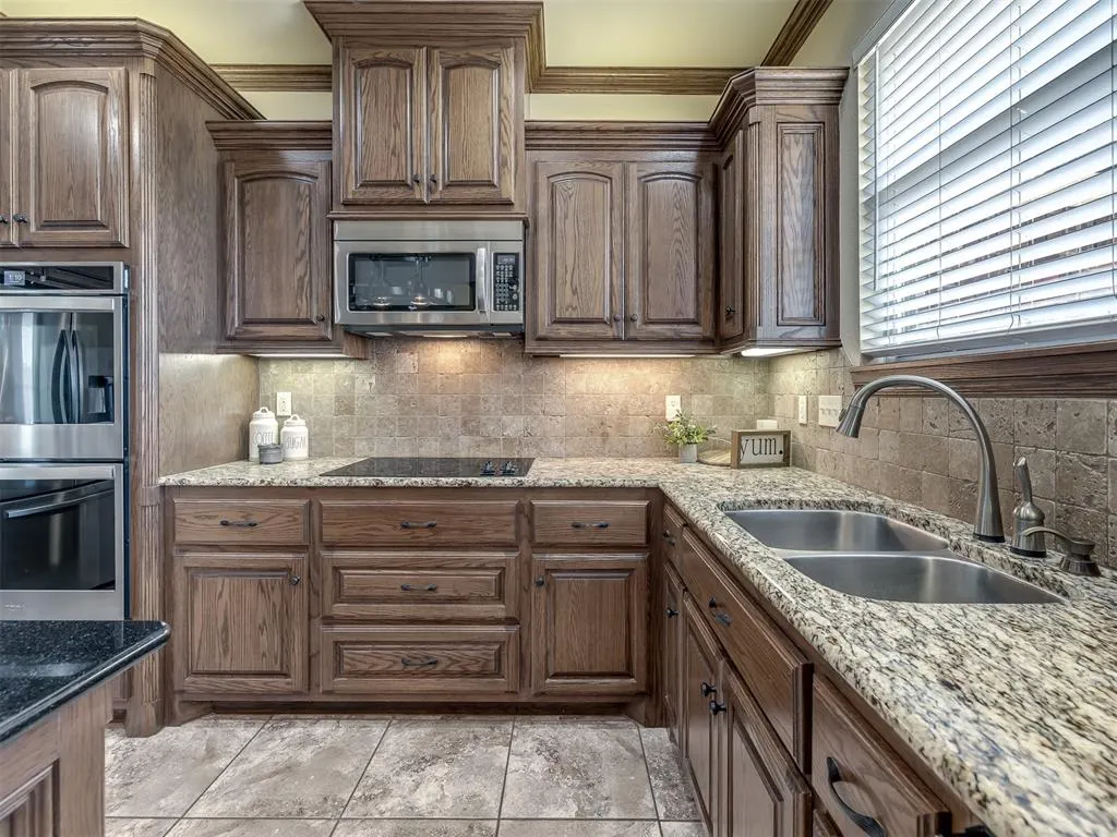 Photo 16 — 7701 Deer Meadow Drive, Oklahoma City, OK 73150