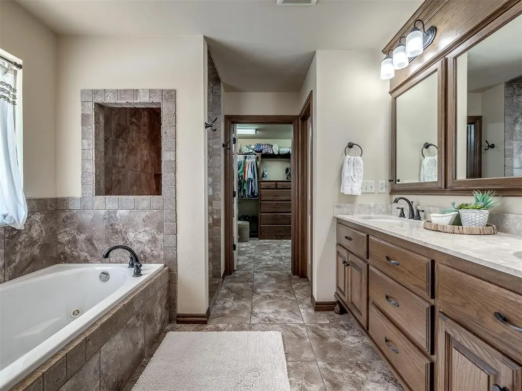 Photo 23 — 7701 Deer Meadow Drive, Oklahoma City, OK 73150