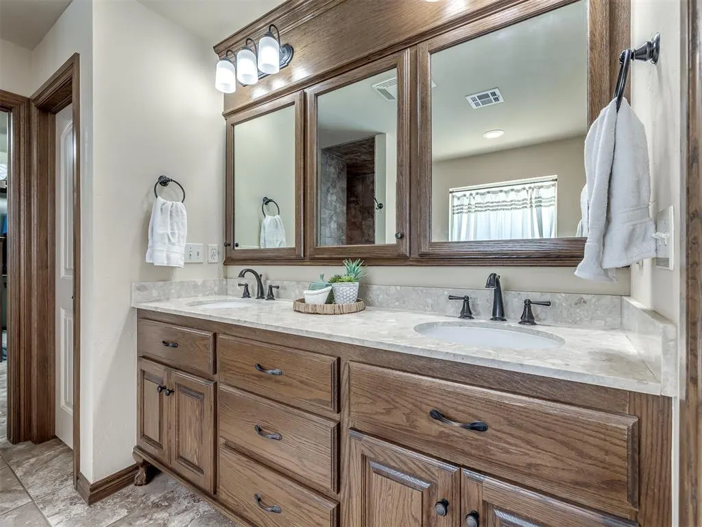 Photo 24 — 7701 Deer Meadow Drive, Oklahoma City, OK 73150