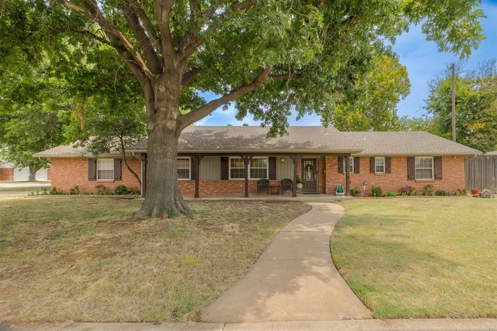 Front exterior — 9404 N Lakeshore Drive, Oklahoma City, OK 73120