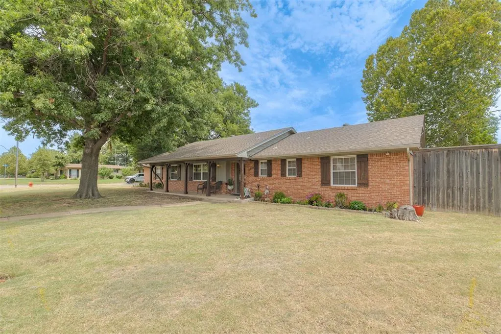 Photo 2 — 9404 N Lakeshore Drive, Oklahoma City, OK 73120