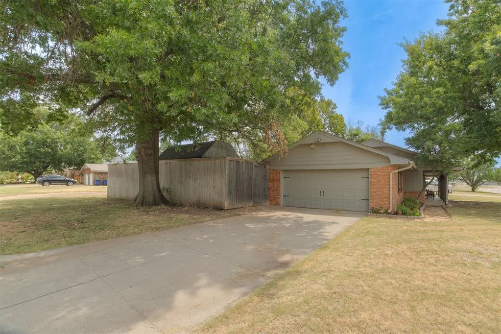 Photo 4 — 9404 N Lakeshore Drive, Oklahoma City, OK 73120