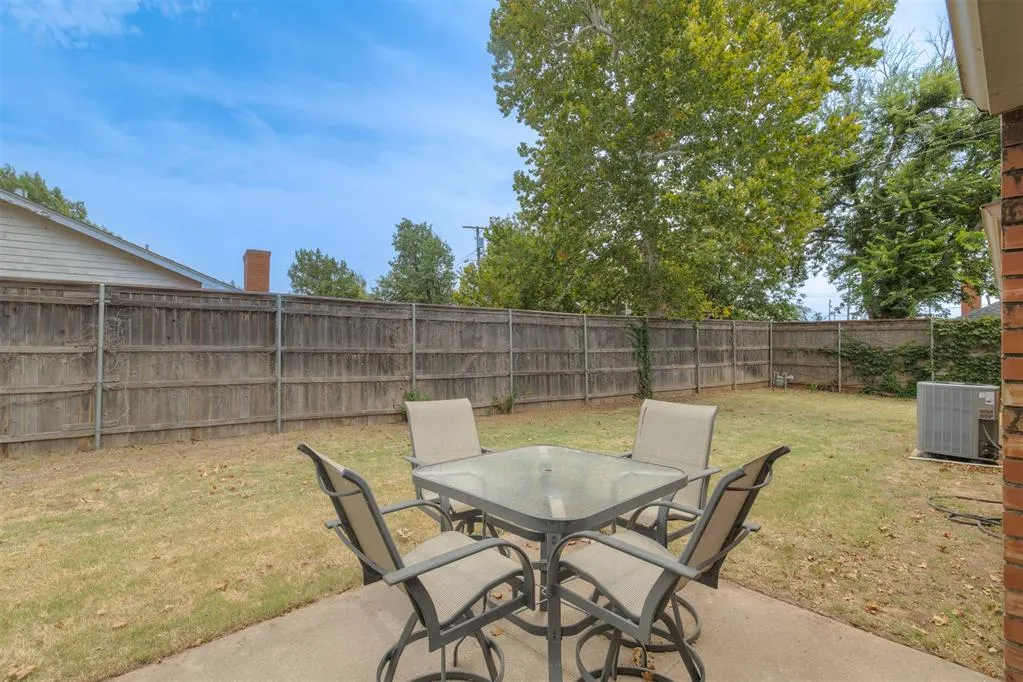 Photo 6 — 9404 N Lakeshore Drive, Oklahoma City, OK 73120