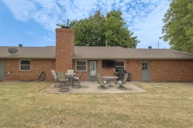 Photo 8 — 9404 N Lakeshore Drive, Oklahoma City, OK 73120