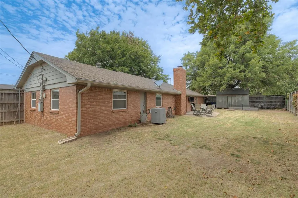 Photo 9 — 9404 N Lakeshore Drive, Oklahoma City, OK 73120