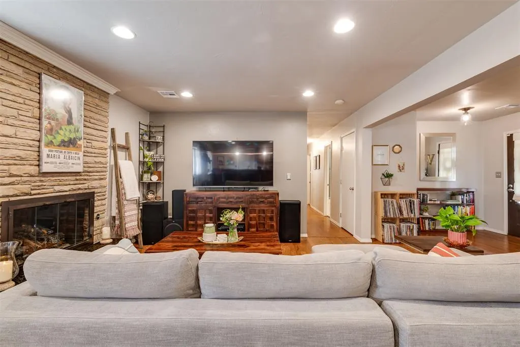 Photo 16 — 9404 N Lakeshore Drive, Oklahoma City, OK 73120