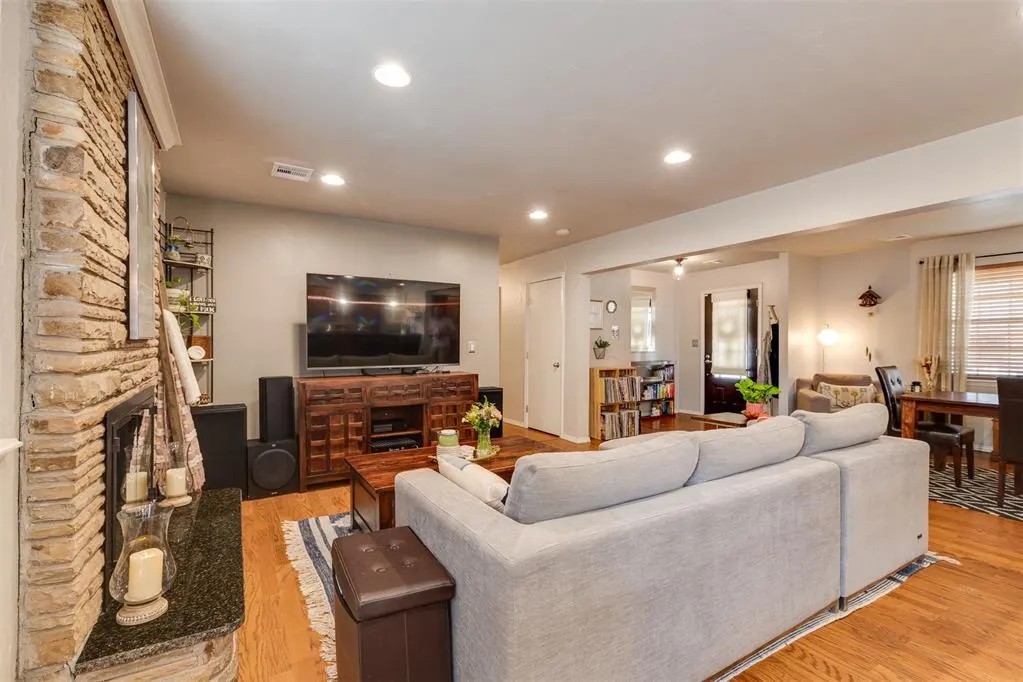 Photo 17 — 9404 N Lakeshore Drive, Oklahoma City, OK 73120
