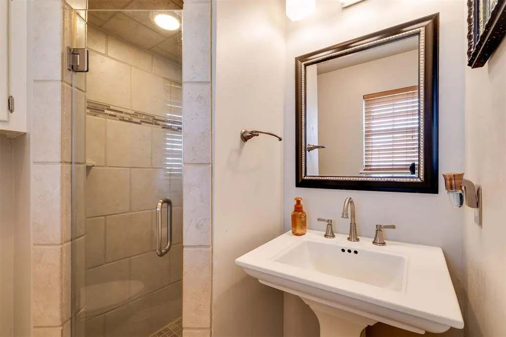 Photo 35 — 9404 N Lakeshore Drive, Oklahoma City, OK 73120