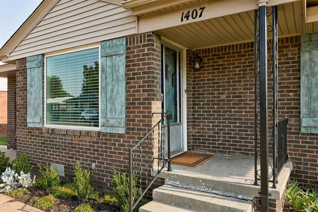 Photo 2 — 1407 Casady Lane, The Village, OK 73120