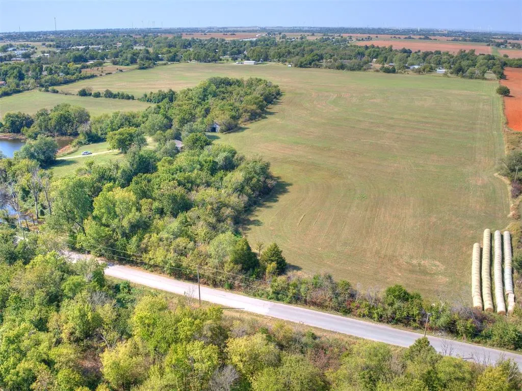 Photo 6 — 215 N Cemetery Road, Tuttle, OK 73089