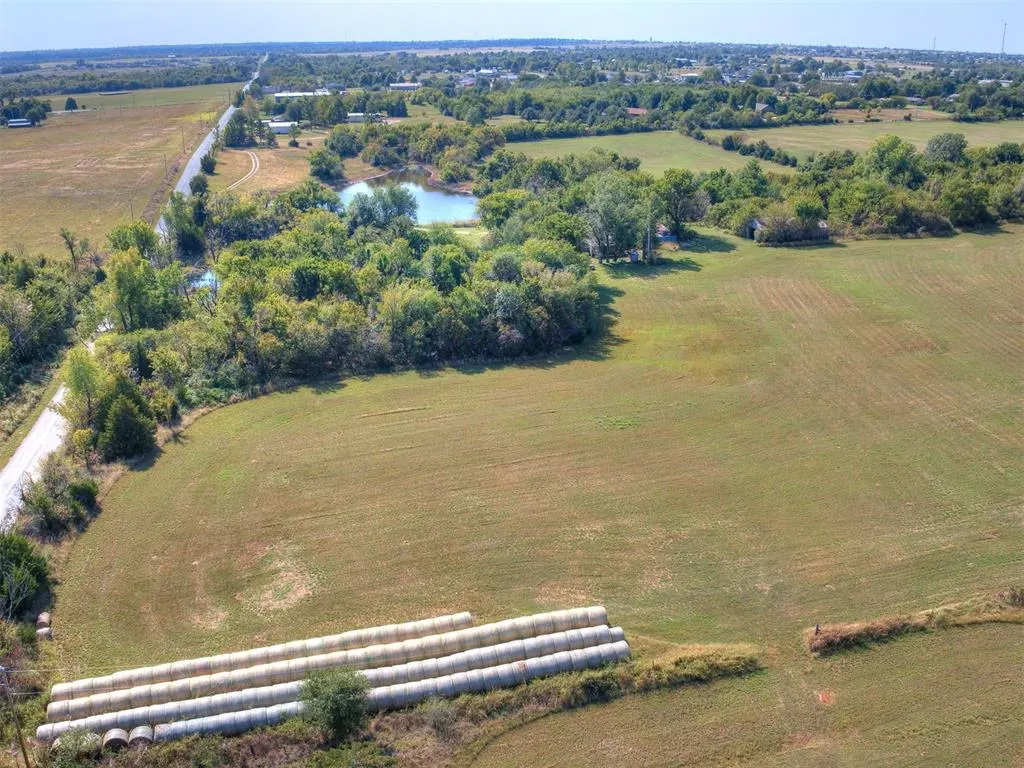Photo 7 — 215 N Cemetery Road, Tuttle, OK 73089