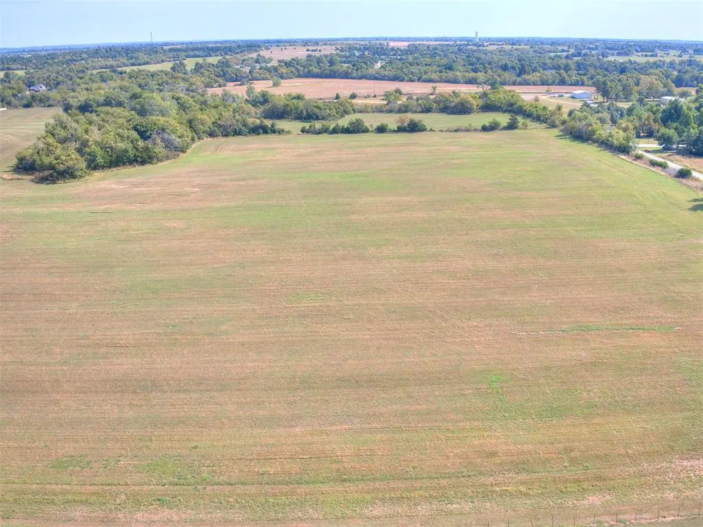 Photo 12 — 215 N Cemetery Road, Tuttle, OK 73089