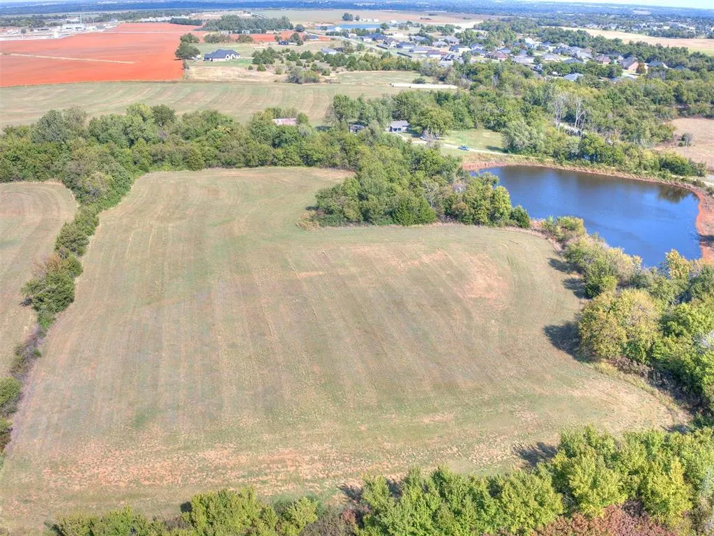 Photo 14 — 215 N Cemetery Road, Tuttle, OK 73089