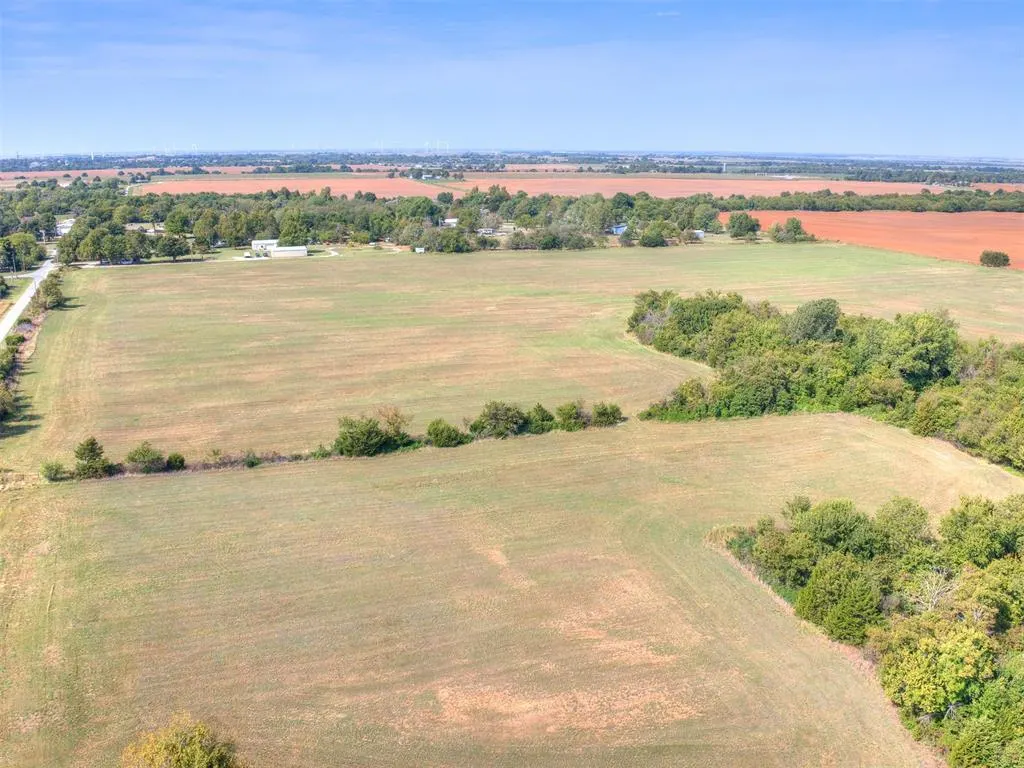 Photo 16 — 215 N Cemetery Road, Tuttle, OK 73089