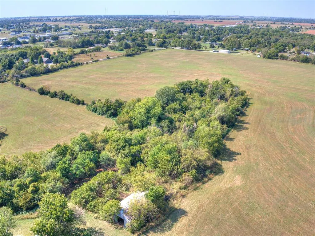 Photo 18 — 215 N Cemetery Road, Tuttle, OK 73089