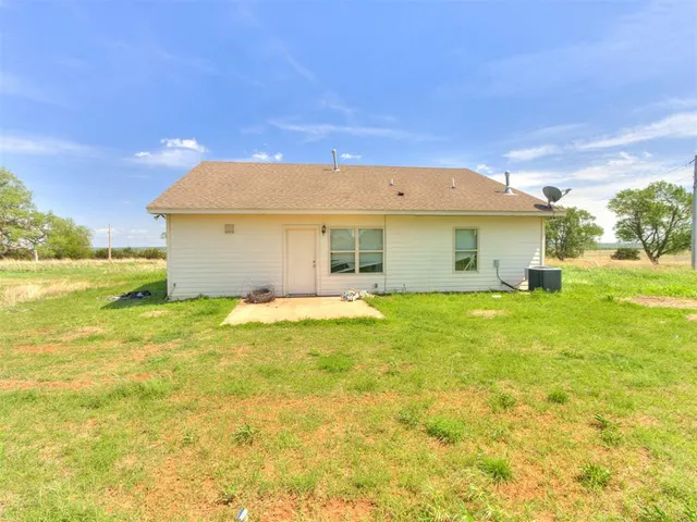 Photo 2 — 2975 S Academy Road, Guthrie, OK 73044