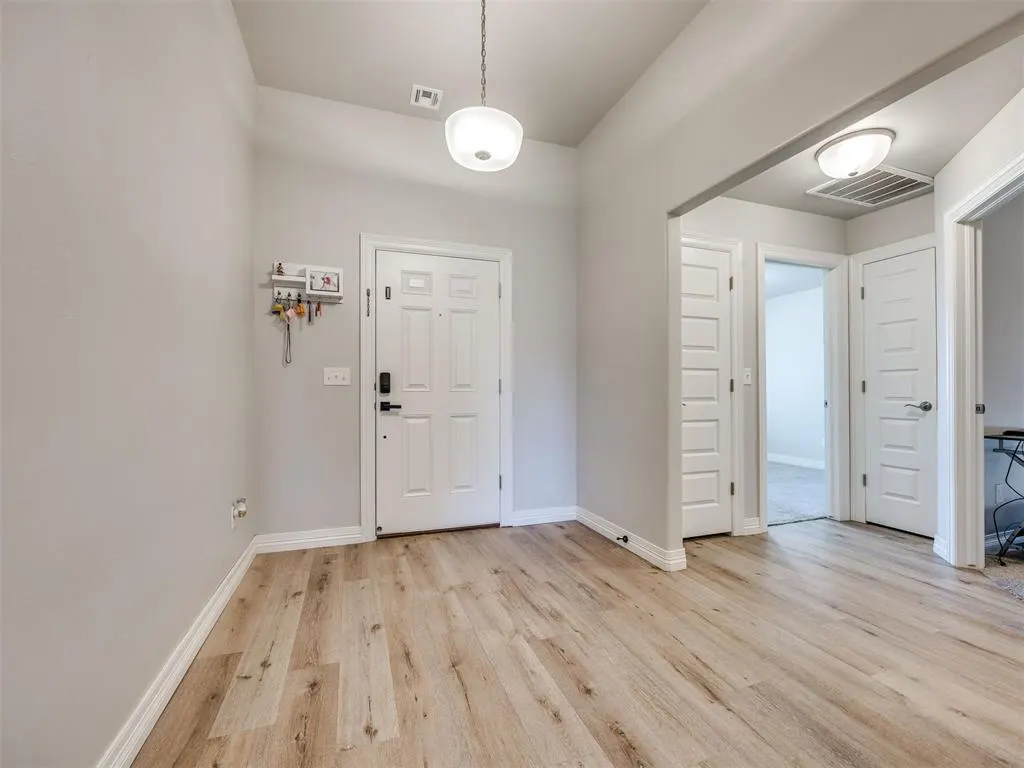 Photo 8 — 11112 SW 36th Street, Yukon, OK 73099