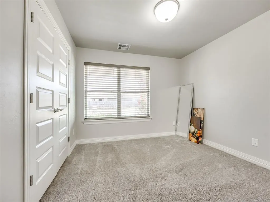 Photo 9 — 11112 SW 36th Street, Yukon, OK 73099