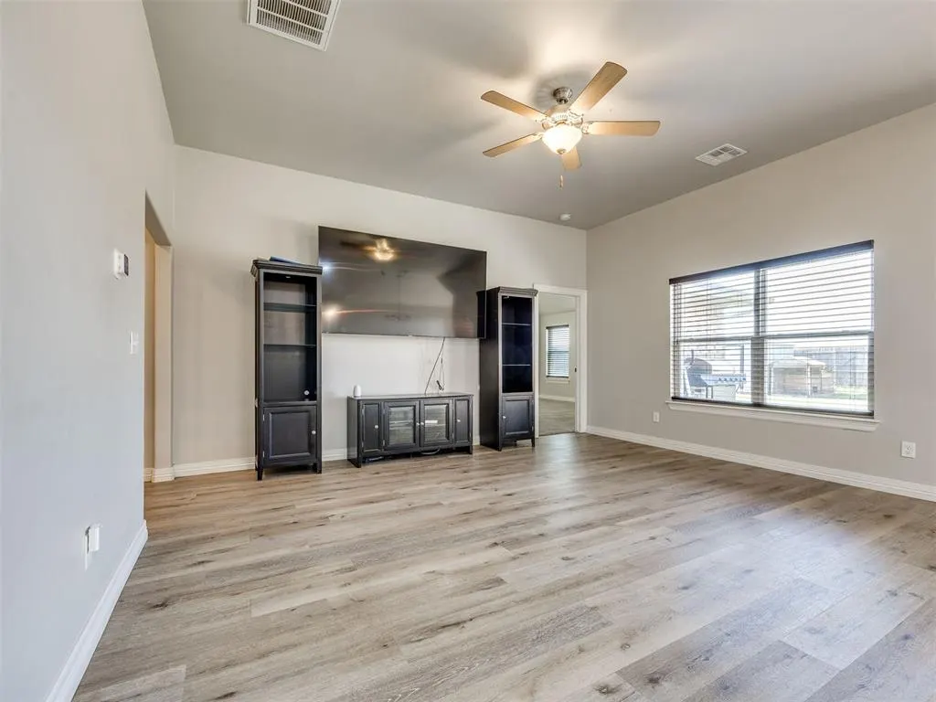 Photo 21 — 11112 SW 36th Street, Yukon, OK 73099