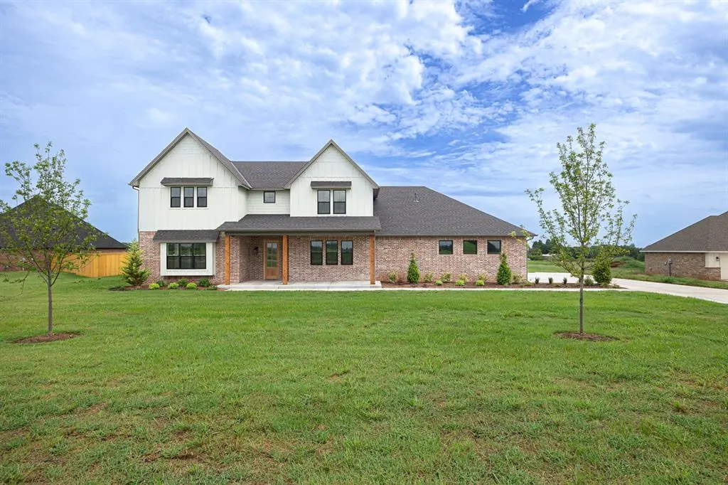 Photo 2 — 2920 Edgefield Lane, Norman, OK 73073