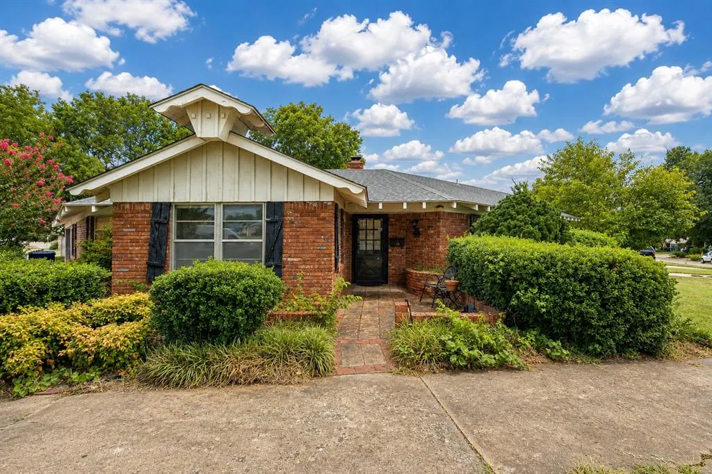 Photo 4 — 301 E Ridgewood Drive, Midwest City, OK 73110