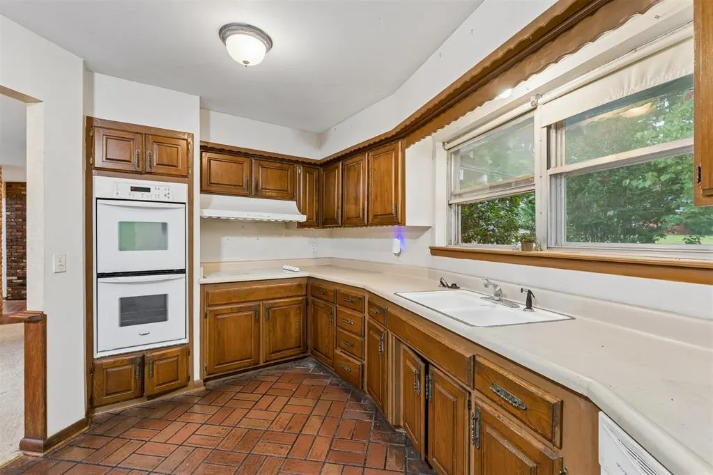 Photo 9 — 301 E Ridgewood Drive, Midwest City, OK 73110