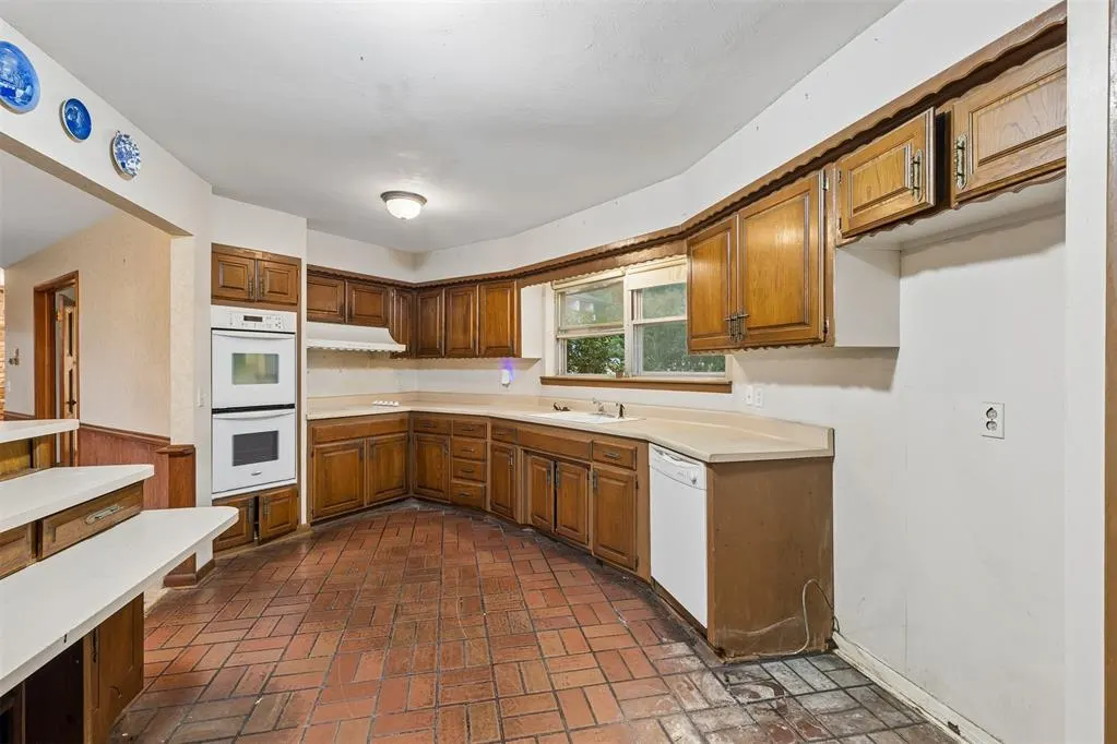 Photo 11 — 301 E Ridgewood Drive, Midwest City, OK 73110