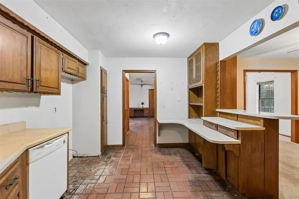 Photo 13 — 301 E Ridgewood Drive, Midwest City, OK 73110
