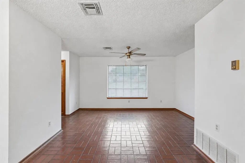 Photo 14 — 301 E Ridgewood Drive, Midwest City, OK 73110