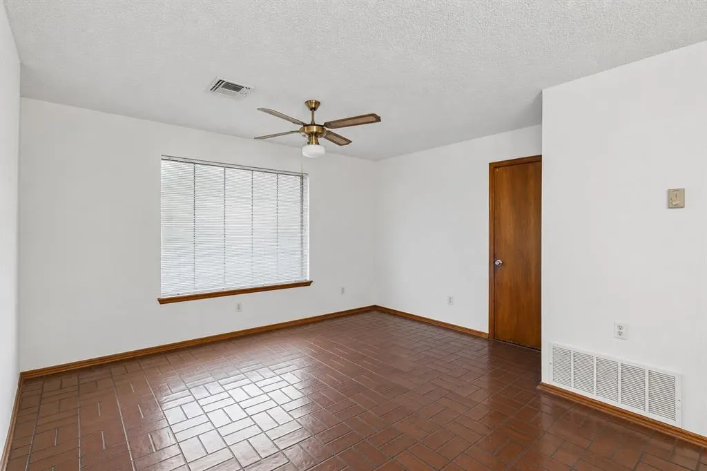 Photo 15 — 301 E Ridgewood Drive, Midwest City, OK 73110