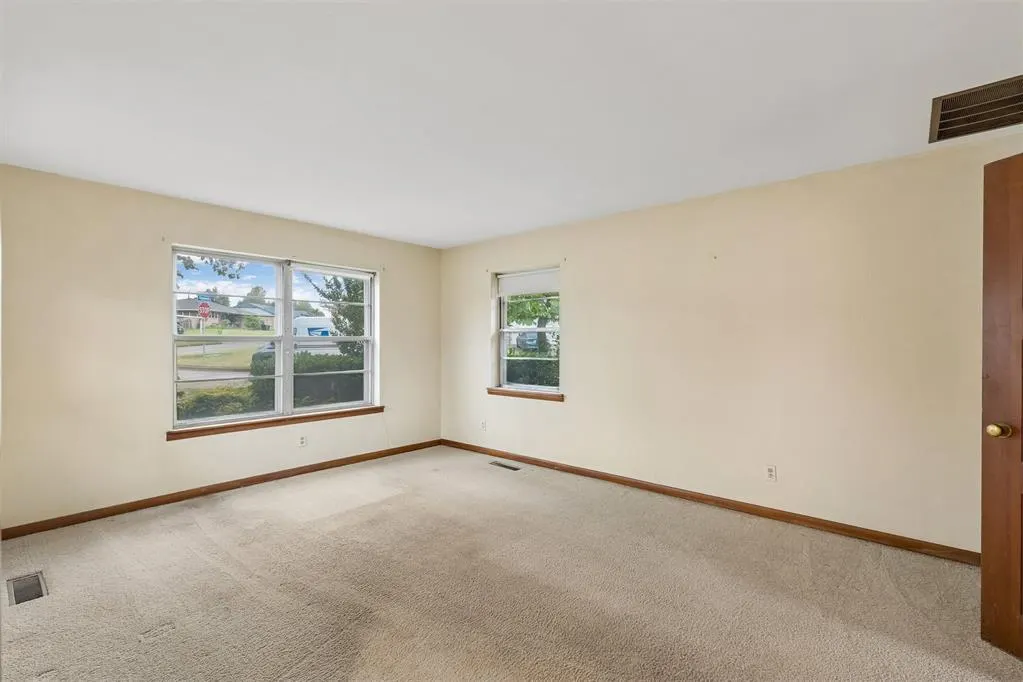 Photo 19 — 301 E Ridgewood Drive, Midwest City, OK 73110