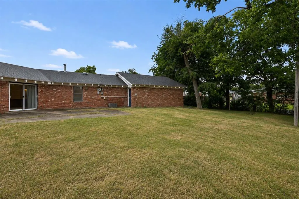Photo 33 — 301 E Ridgewood Drive, Midwest City, OK 73110