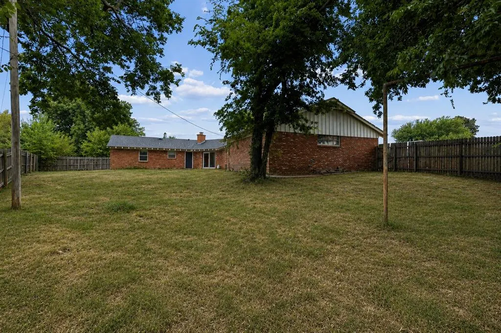 Photo 34 — 301 E Ridgewood Drive, Midwest City, OK 73110