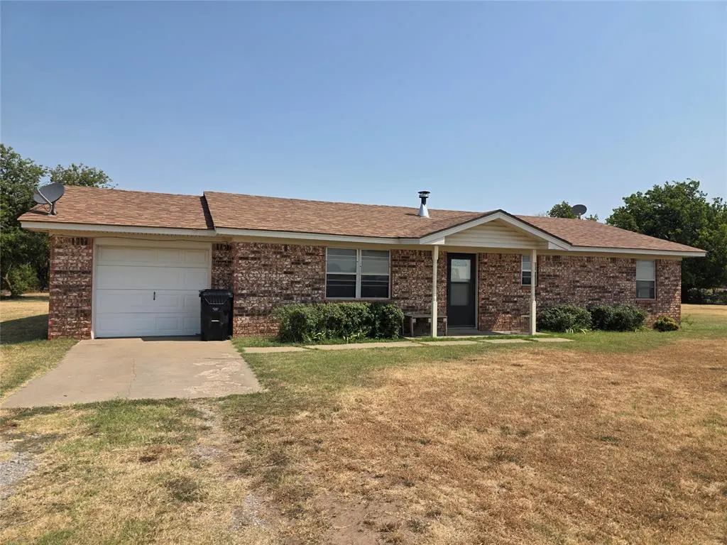 Front exterior — 1402 County Road 1270, Amber, OK 73004