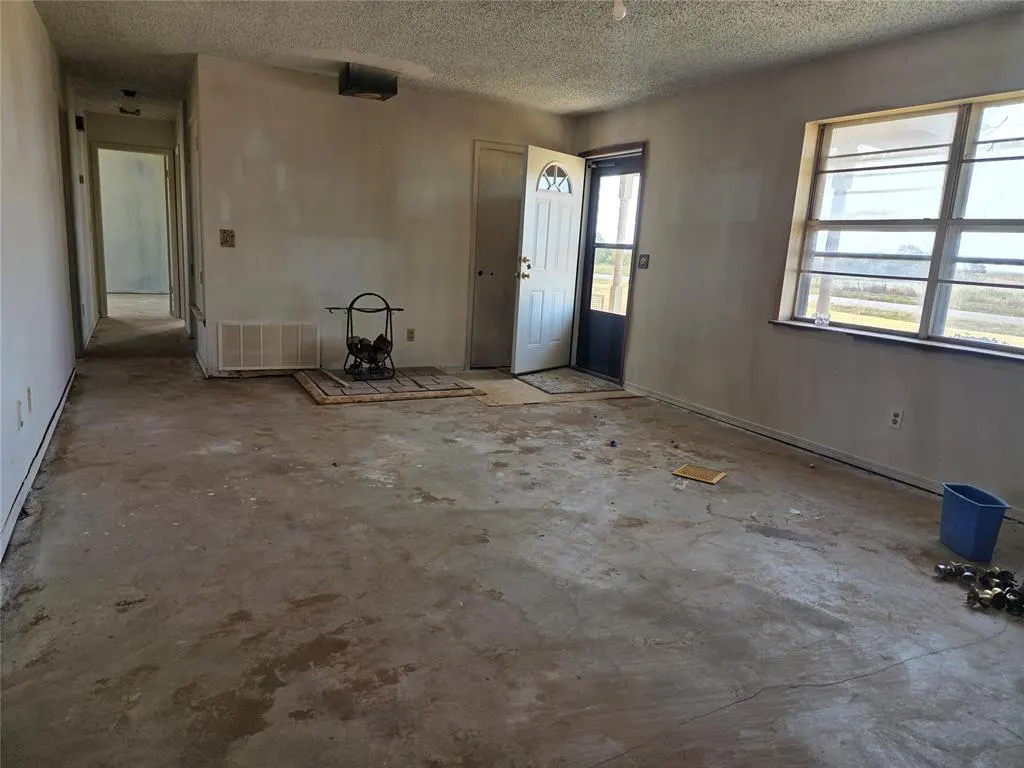 Photo 5 — 1402 County Road 1270, Amber, OK 73004