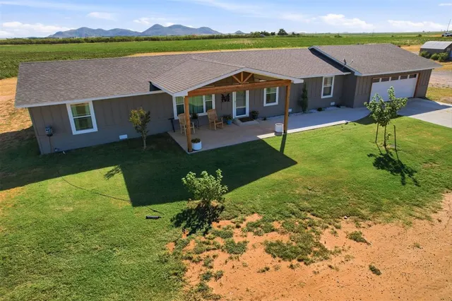 Photo 2 — 21105 E County Road 162, Headrick, OK 73549