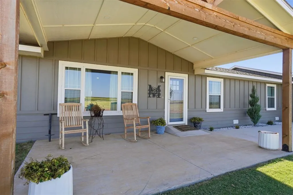 Photo 4 — 21105 E County Road 162, Headrick, OK 73549