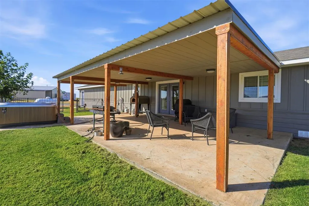 Photo 33 — 21105 E County Road 162, Headrick, OK 73549