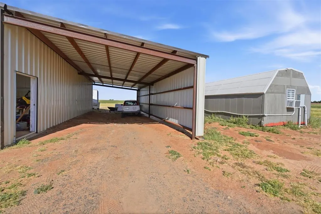 Photo 39 — 21105 E County Road 162, Headrick, OK 73549