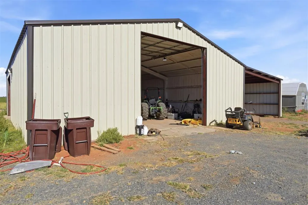Photo 40 — 21105 E County Road 162, Headrick, OK 73549