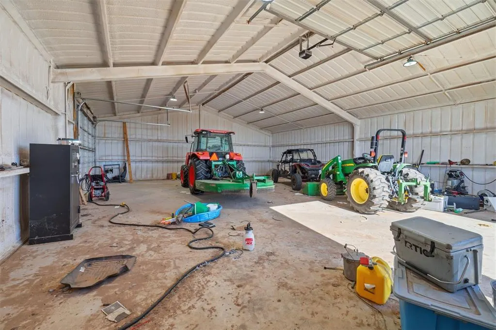 Photo 41 — 21105 E County Road 162, Headrick, OK 73549