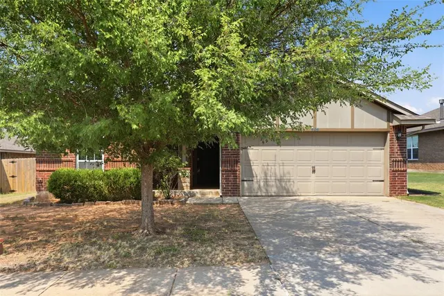 Front exterior — 909 Cimarron Creek Drive, Yukon, OK 73099