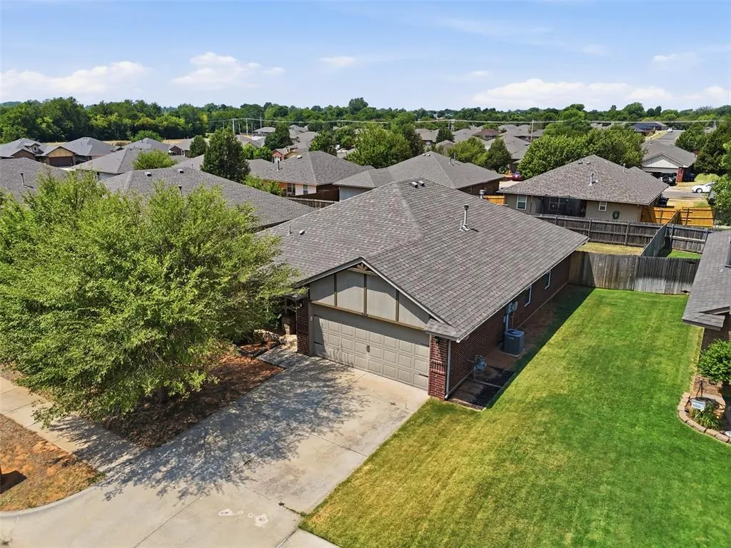 Photo 4 — 909 Cimarron Creek Drive, Yukon, OK 73099