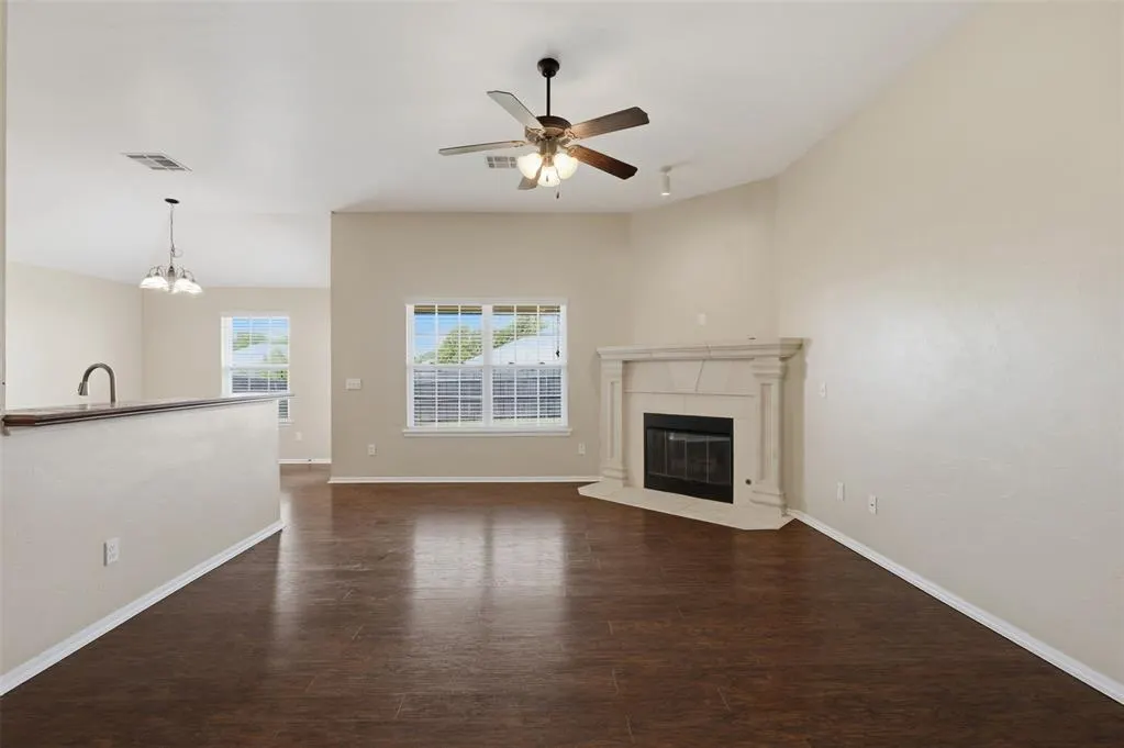 Photo 6 — 909 Cimarron Creek Drive, Yukon, OK 73099